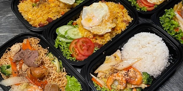 Tiệm Ăn Nhà Trong Hẻm - Cách Mạng Tháng 8