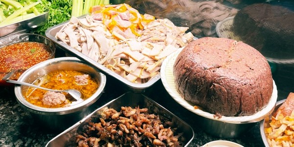 Bánh Mì Chít Chít - Bánh Mì Thịt Nướng, Thập Cẩm & Ốp La - 326 Thống Nhất