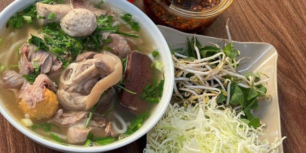 Bún Bò Huế O Tiến - 12 Sài Đồng