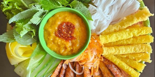 Minh Khuê - Nem Nướng Nha Trang & Bún Bò Trộn