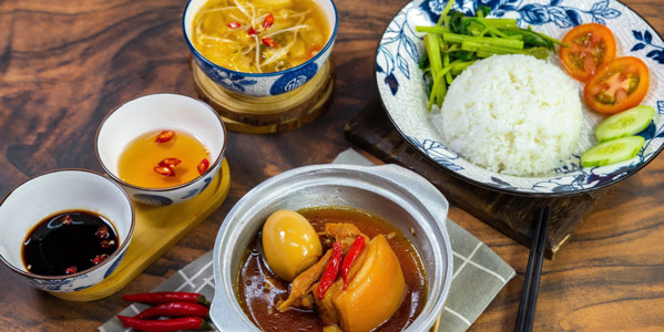 Ẩm Thực Má Sáu - Cơm Bình Dân, Lẩu Mắm & Lẩu Thái - Đường CMT8