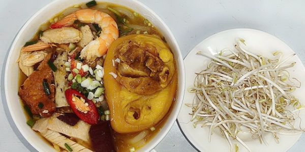 Quê Em - Cơm niêu & Lẩu - Phan Xích Long