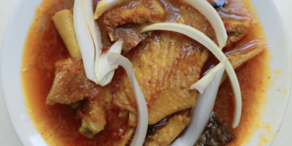 Cơm Cà Ri Gà Ta & Chả Lụa Sóc Trăng - Trần Hưng Đạo