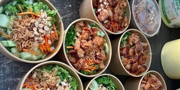 HOA MẪU ĐƠN - Cơm Đùi Gà Nướng - Bún Trộn & Chân Gà