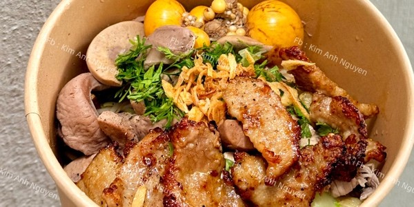 Mỳ Chua Cay - Bánh Tráng Trộn Cô Kim