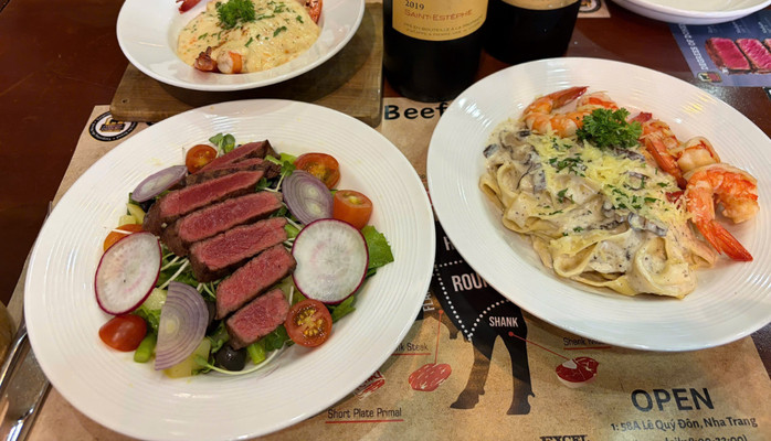 Johnny Steak House 2 - Bít Tết - 126 Nguyễn Thị Minh Khai