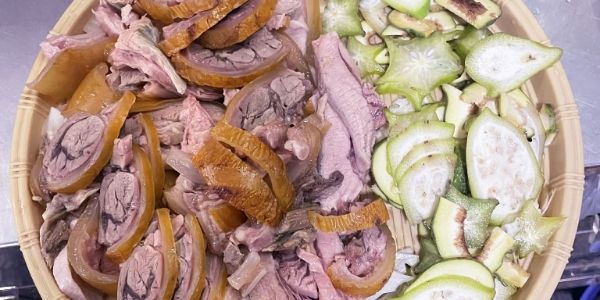 Bê Thui Cầu Mống - Lê Văn Tách