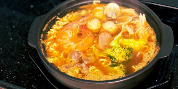 Chi Phạm - Mì Cay Cấp Độ