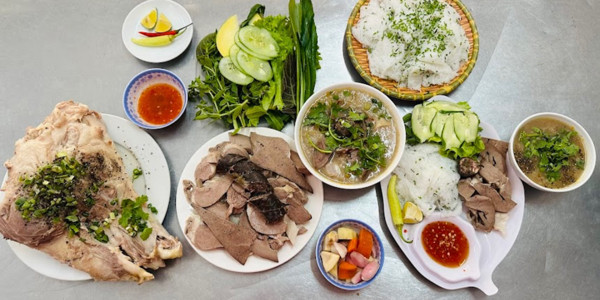 Quán Ô Phương - Cháo Lòng, Bánh Hỏi & Xương Má Hàm - 299 Âu Cơ