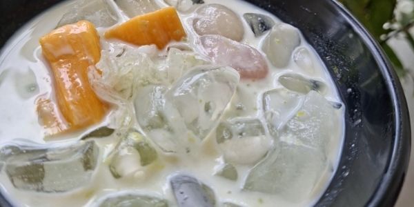 Cô Ba Sài Gòn - Chè Thái & Bánh Bò