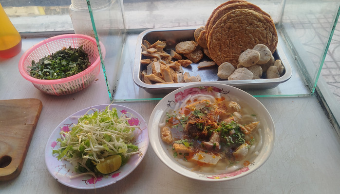 Cô Chín Bình Định - Bánh Canh & Bún Chả Cá - Đường Số 8