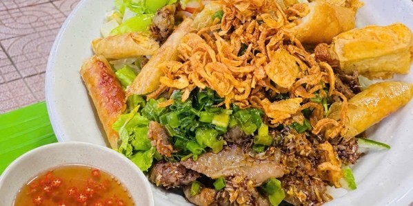 Bún Thịt Xào - Bún Nước Tương Bé Đẹp - Nguyễn Ái Quốc