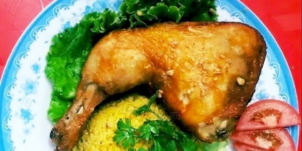Cơm Gà Xối Mỡ Lyna - Thống Nhất