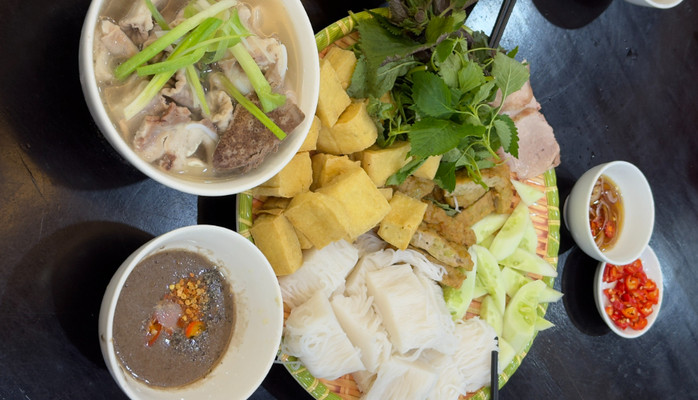Nhà Hàng Tất Thành - Bún Đậu & Cơm Văn Phòng - Nguyễn Tất Thành