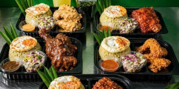 Cơm Gà Lá Dứa Sốt Đa Nhân Cách - 112 Lê Quang Đạo