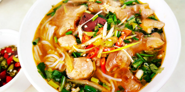 Bà Nhựt - Bún Bò