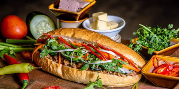 Bánh mì truyền thống - Bà Lan béo- Số 10 Nguyễn Huy Tự