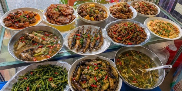 Cơm Bình Dân & Nước Ép - 219 Núi Thành