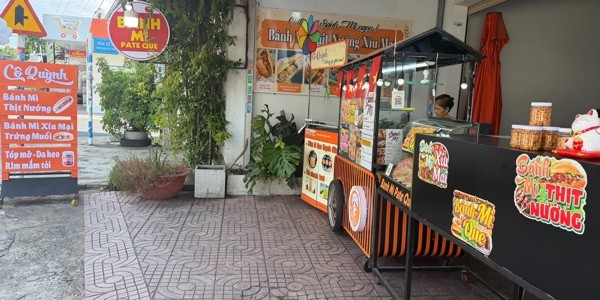 Bánh Mì Thịt Nướng Cô Quỳnh
