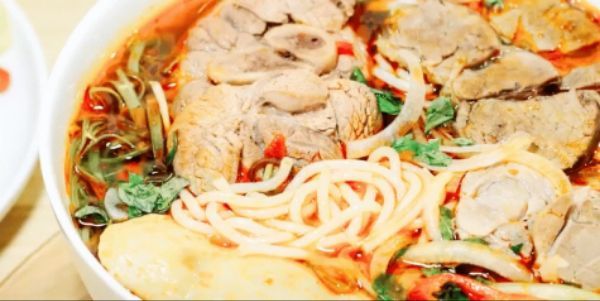 Bún bò huế - Cô Nhung