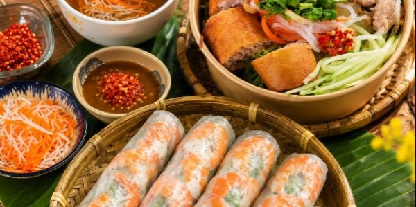 Bún nước tương & Bún thịt xào - Cô Tư