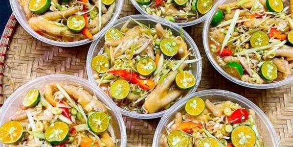 Cô Nga Chân Gà Xả Tắc  - Ăn Vặt Chân Gà Sả Tắc & Nem Rán - 172 Đội Cấn