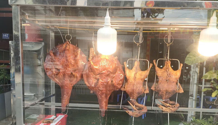TIỆM VỊT QUAY 169 - Vịt Quay Da Giòn, Vịt Nướng Lá Mắc Mật & Gà Nướng Mật Ong - Điện Biên Phủ