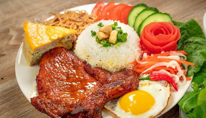 Cơm Tấm & Cơm Trưa Sông Tiền - Cơm & Phở - Phú Riềng Đỏ