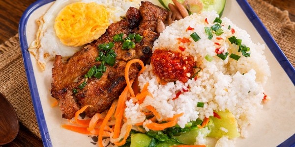 Bếp Cô Vân - Mì Quảng, Cơm Tấm & Cà Phê - Phùng Lưu