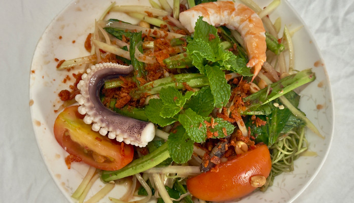 Tiệm Đu Đủ Đâm Som Som - Gỏi Và Ghim Thịt Bò Nướng - Võ Văn Tần