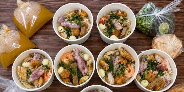 Bánh Canh Cá Lóc Sen Việt - Nhà Khách Việt Bắc