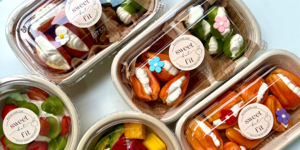 Sweet But Fit - Sữa Chua Hi Lạp & Trái Cây Sốt Chanh Dây