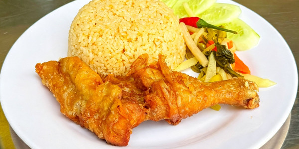 Cơm Gà Xối Mỡ SÀI GÒN - 523Nguyễn Đáng