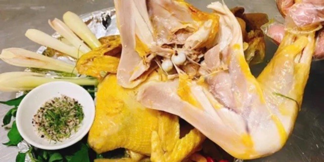 Gà Ủ Muối Hoa Tiêu - Nhà Chang