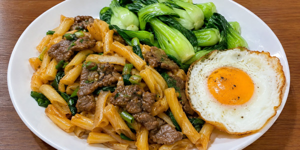 Mì-Nui xào bò 1 không 2