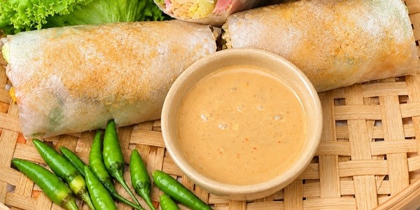 Bé Chi - Cuốn Tây Sơn & Bún Thịt Nướng