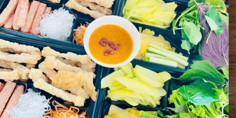 Bếp Nhà Gà - Nem Nướng Nha Trang & Chân Gà Sốt Thái Rút Xương - 231/67/11/9 Tây Sơn