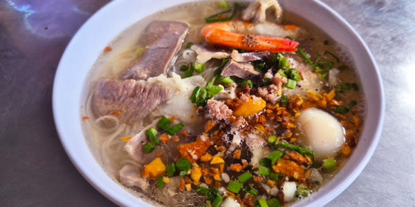 Hủ Tiếu Nam Vang Út Hương - Nguyễn Cảnh Chân