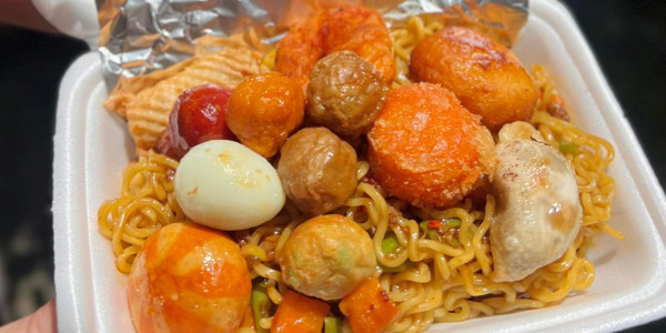 Phố Hàng Mì - Mì Trộn Indomie - Hoàn Kiếm