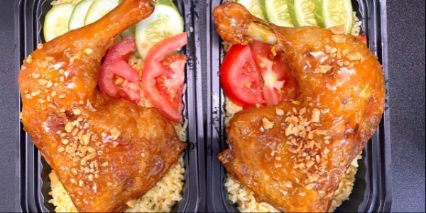 Cơm Gà Xối Mỡ & Pizza - Bé Sam