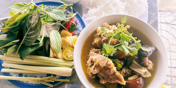 Lẩu Bò - Út Hồng - Trần Thị Hè