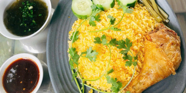 Cơm Gà Xối Mỡ - A Phát