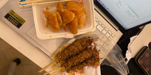 Én - Thịt Xiên Nướng & Bánh Mì - 320 Giải Phóng