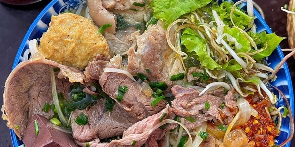 Bún Bò Huế - Quán O Trinh