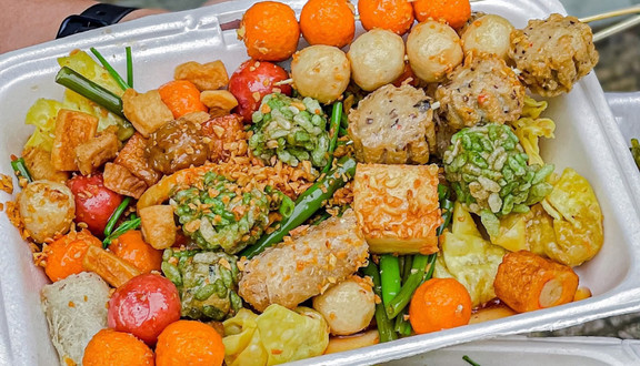 Yu Food - Chân Gà Sốt Thái & Cá Viên Chiên - 974 Nguyễn Trung Trực