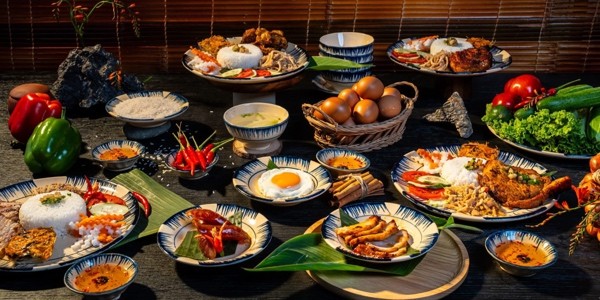 Nhà Hàng AROMA - Cơm Tấm - Hoàng Minh Giám