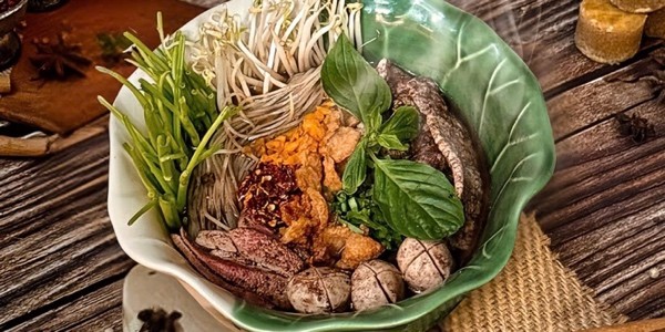 Mì Thuyền Ayutthaya - Bàn Cờ