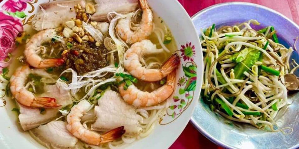 Dì Nguyệt - Bún Riêu Và Gỏi Gà - Hẻm Cây Khế