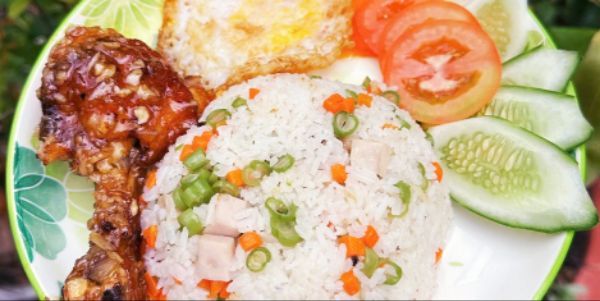 Bếp Nhà Lụa - Cơm Chiên & Mì Trộn - 94 Đặng Thị Nhường