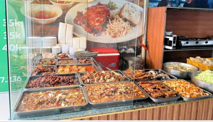 Quán Cơm Cô Tư - Cơm Văn Phòng - Cách Mạng Tháng Tám